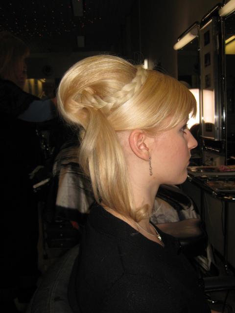 © Hiusstudio Merinell  Naisten kampaukset - pitkt hiukset