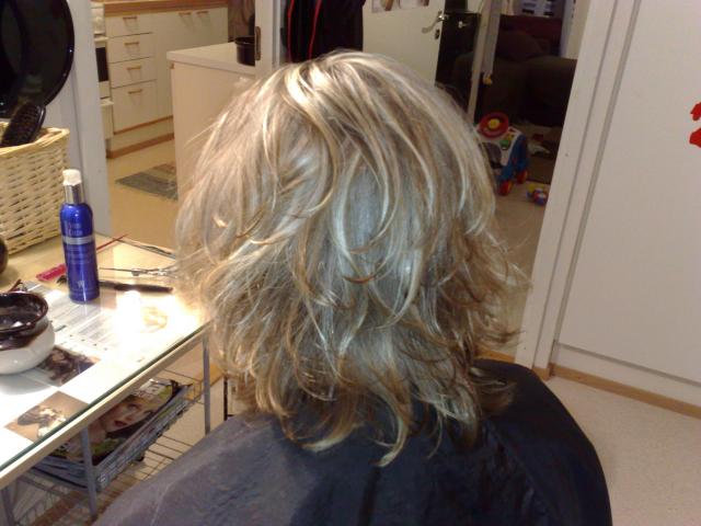 © Susun kampaamo  Naisten kampaukset - lyhyet hiukset